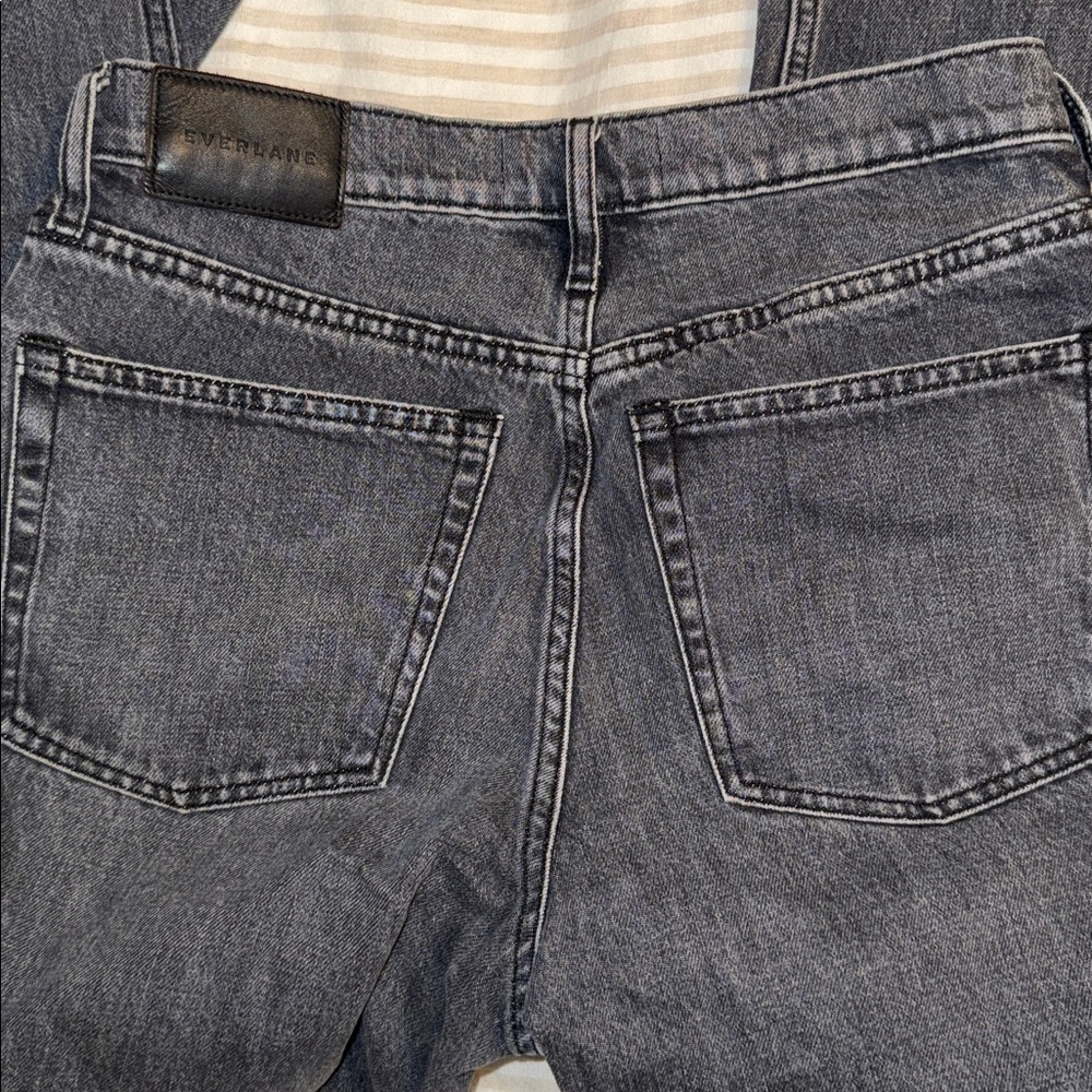 Everlane Cheeky Straight Jean - Picture 5 of 7